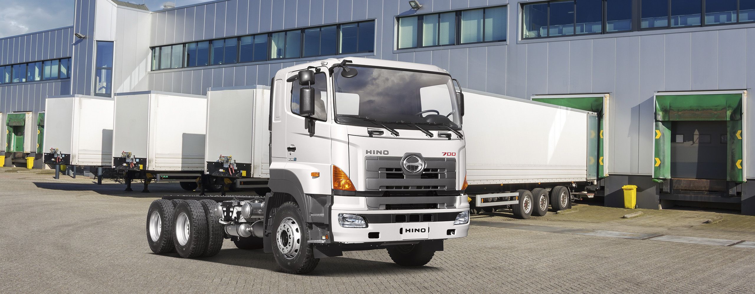 HINO 700 Полная масса 30,7 т - Шасси FS